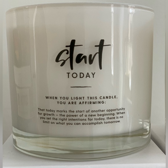 Rachel Hollis BUNDLE | 2 Books + START TODAY  Affirmation Candle | NWT - Picture 2 of 6